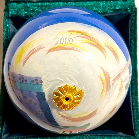 LI BIEN. Christmas Ornament. NWOT. Hand made painting. Highly Collectible. 2000 - Picture 3 of 7